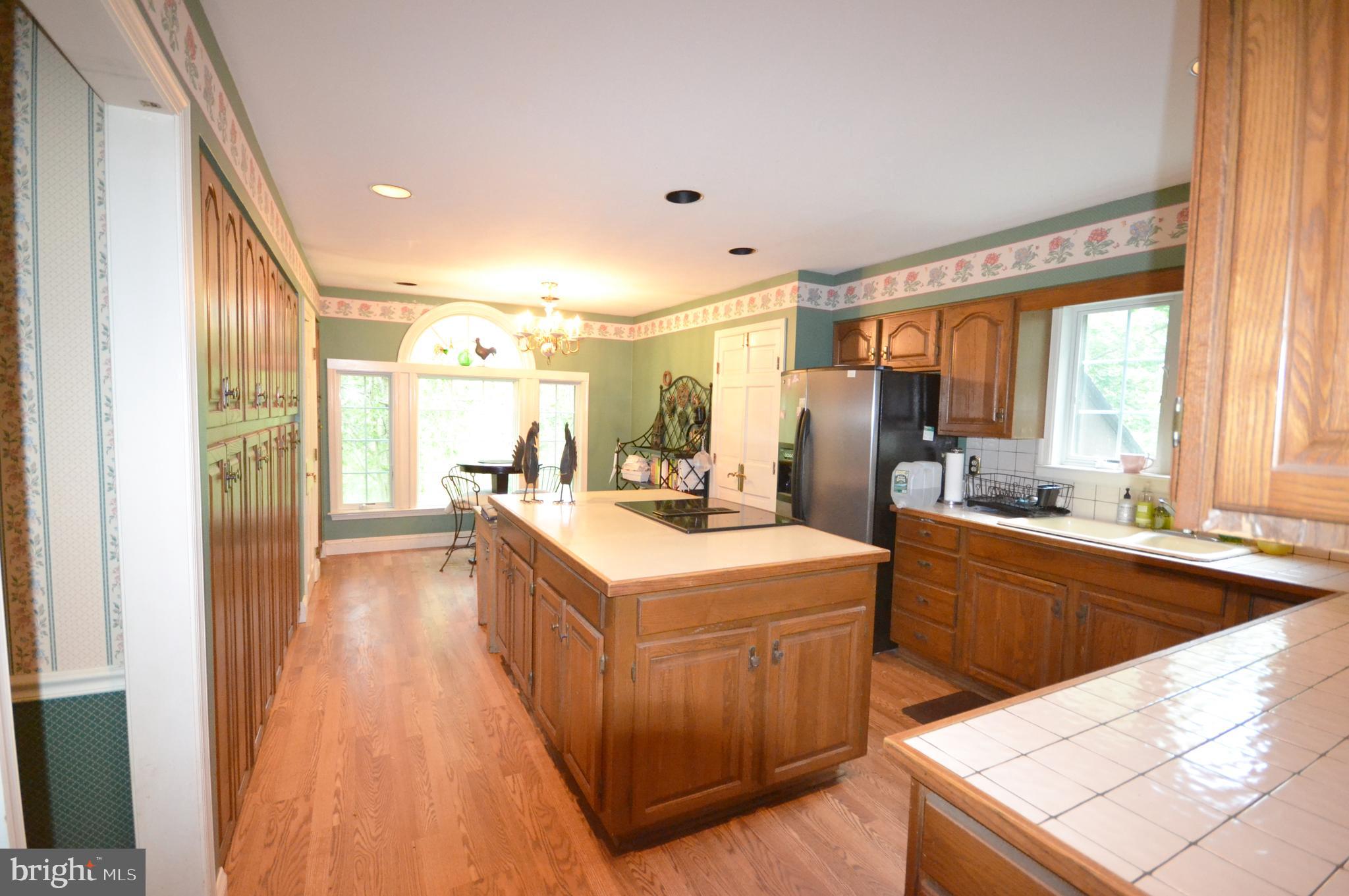 400 Upper Weadley Road Wayne, PA 19087 - Photo 7 of 15 Spacious Kitchen