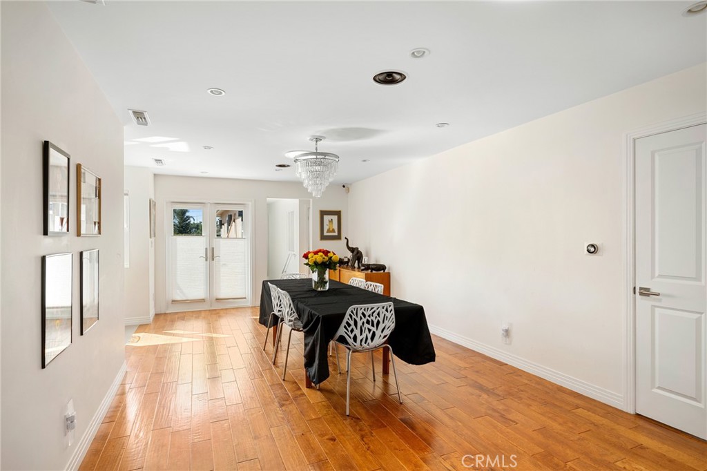 2040 West Kenneth Road Glendale, CA 91201 - Photo 15 of 64