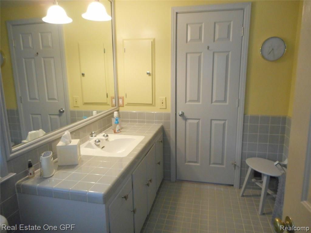 1 Hampton Road Grosse Pointe, MI 48236 - Photo 16 of 24 16 1 Hampton 032.JPG