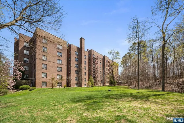 $2,800 | 100 East Palisade Avenue, Unit B51, Englewood, NJ 07631