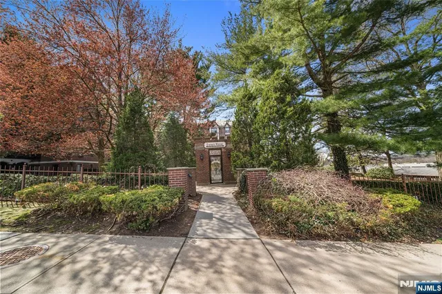 $2,800 | 100 East Palisade Avenue, Unit B51, Englewood, NJ 07631