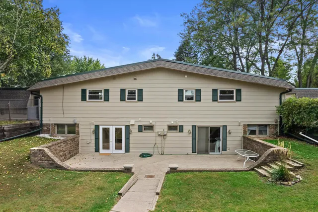 $639,900 | 108 East Oak Crest Drive, Unit 110, Wales, WI 53183