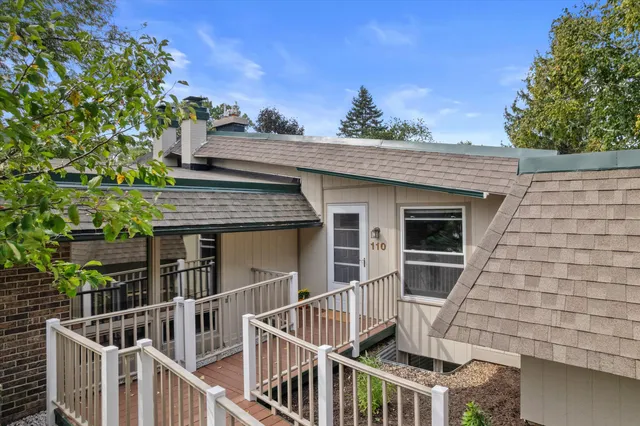 $639,900 | 108 East Oak Crest Drive, Unit 110, Wales, WI 53183