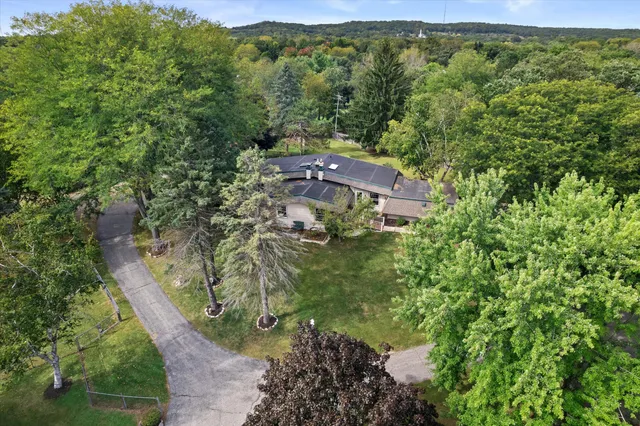 $639,900 | 108 East Oak Crest Drive, Unit 110, Wales, WI 53183