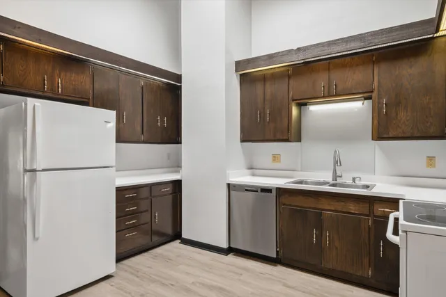 $639,900 | 108 East Oak Crest Drive, Unit 110, Wales, WI 53183