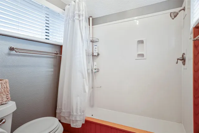 $565,000 | 224 Clear Lake Road, Clear Lake Shores, TX 77565