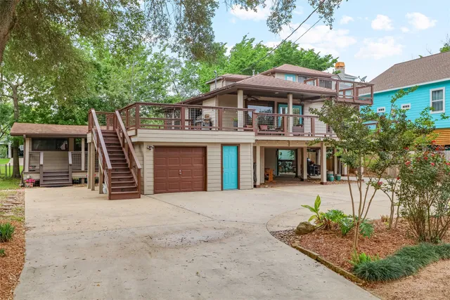 $565,000 | 224 Clear Lake Road, Clear Lake Shores, TX 77565