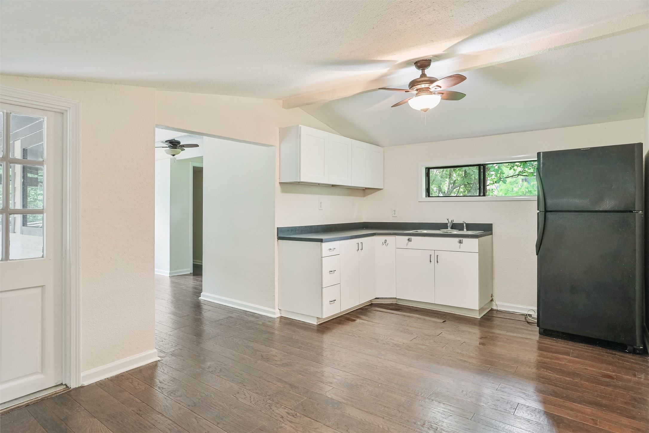 224 Clear Lake Road Clear Lake Shores, TX 77565 - Photo 42 of 50 Guest house living room and kitchen area