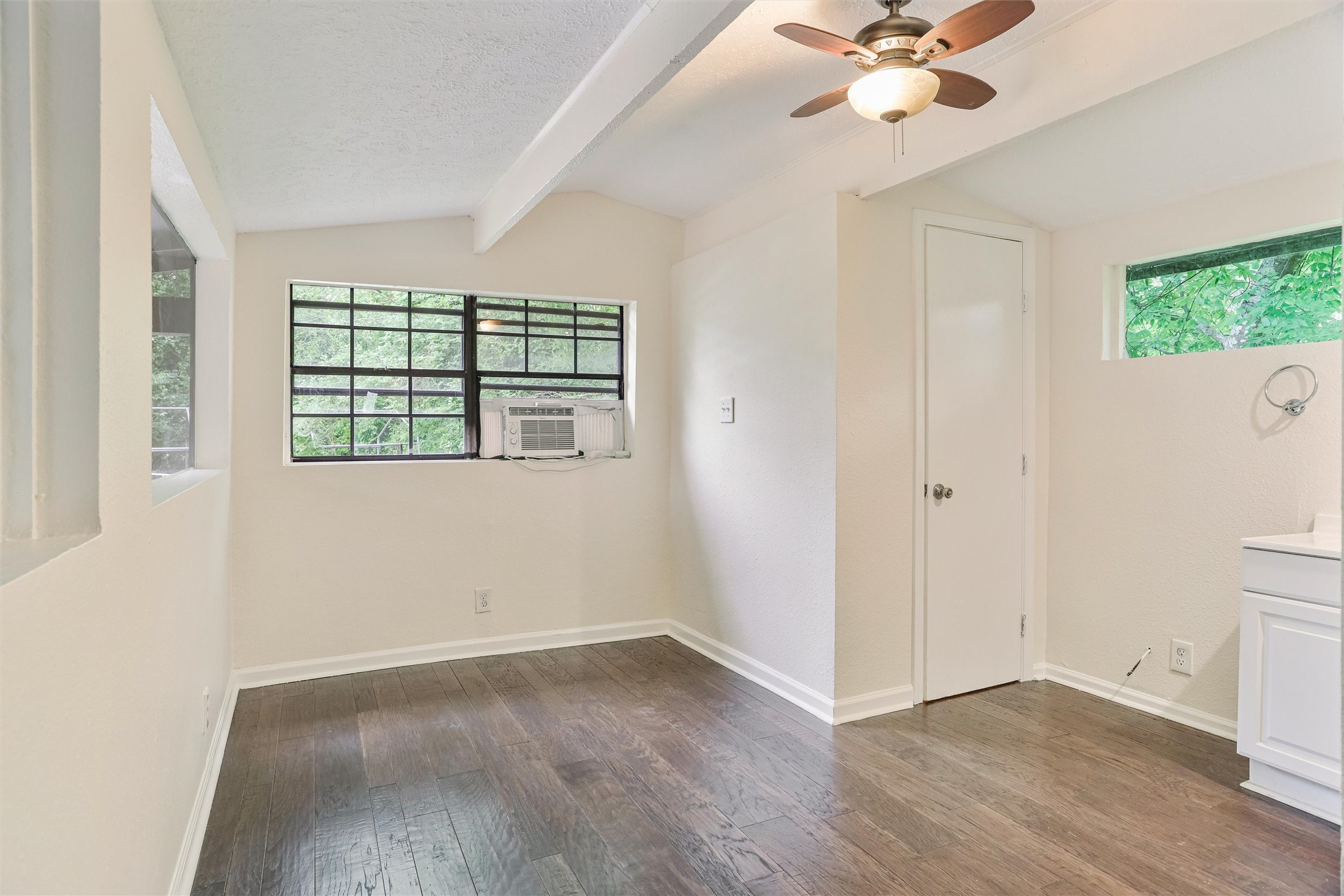 224 Clear Lake Road Clear Lake Shores, TX 77565 - Photo 44 of 50 Guest house bedroom area