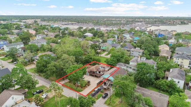 $565,000 | 224 Clear Lake Road, Clear Lake Shores, TX 77565
