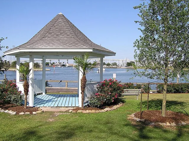 $565,000 | 224 Clear Lake Road, Clear Lake Shores, TX 77565