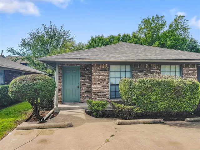 $1,225 | 828 Mirabell Court, Arlington, TX 76015