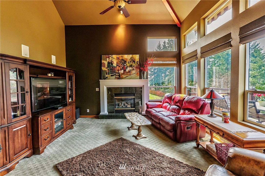 661 East Soderberg Road Allyn, WA 98524 - Photo 2 of 25 Gallery Image 2