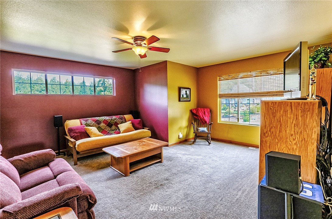 661 East Soderberg Road Allyn, WA 98524 - Photo 15 of 25 Gallery Image 15