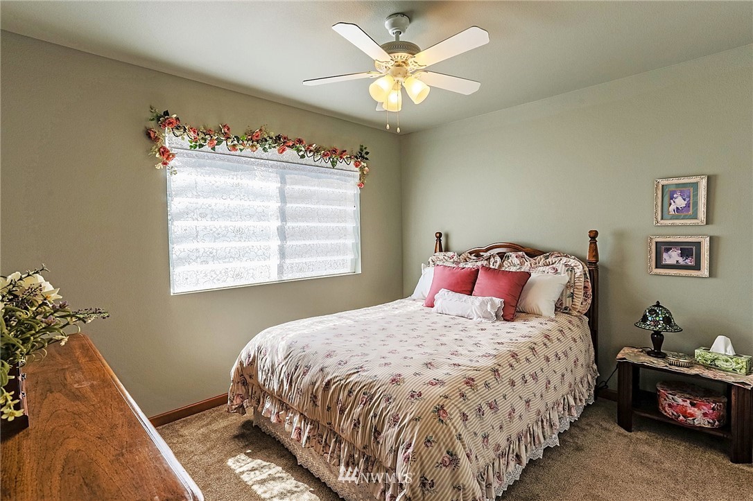 661 East Soderberg Road Allyn, WA 98524 - Photo 17 of 25 Gallery Image 17