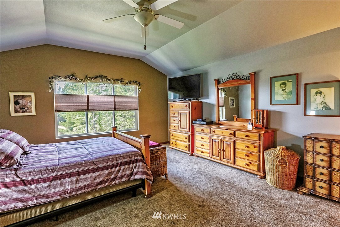 661 East Soderberg Road Allyn, WA 98524 - Photo 19 of 25 Gallery Image 19