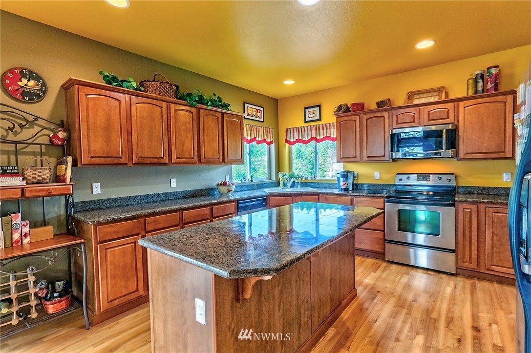 661 East Soderberg Road Allyn, WA 98524 - Photo 5 of 25 Gallery Image 5
