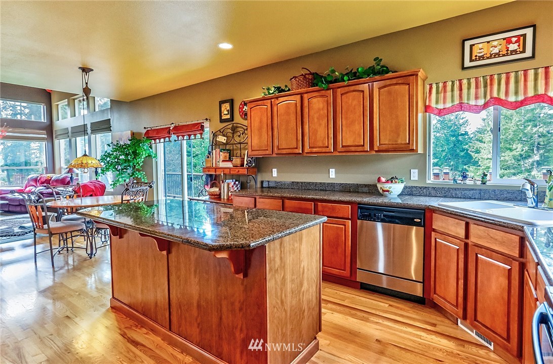 661 East Soderberg Road Allyn, WA 98524 - Photo 6 of 25 Gallery Image 6