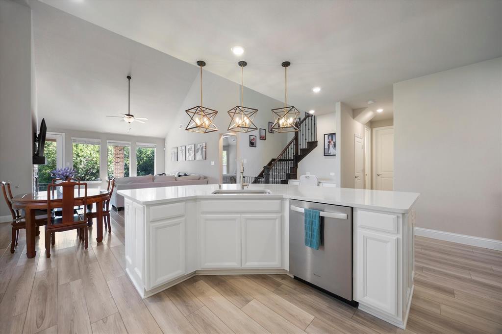7504 Larson Lane Rowlett, TX 75089 - Photo 13 of 38