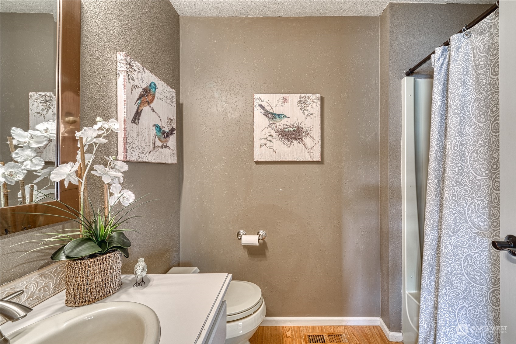 7720 Insel Avenue Gig Harbor, WA 98335 - Photo 15 of 29 a living room with furniture and a potted plant