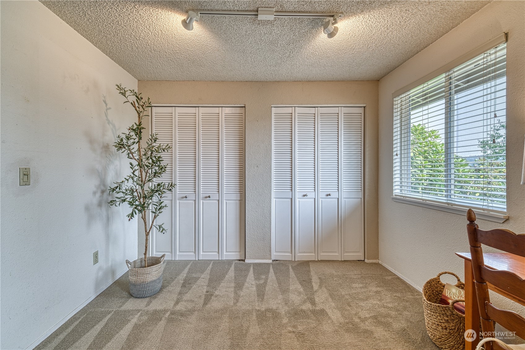 7720 Insel Avenue Gig Harbor, WA 98335 - Photo 18 of 29 an empty room with windows