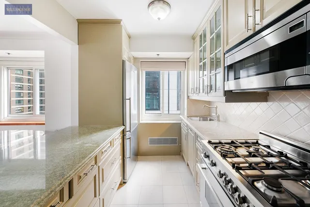 $975,000 | 420 East 58th Street, Unit 15A | Sutton Place