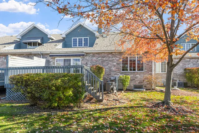 $444,000 | 9 Lake Katherine Drive, Palos Heights, IL 60463