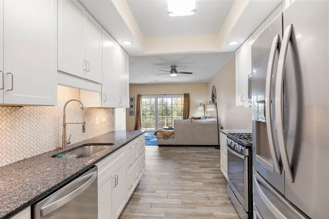 $444,000 | 9 Lake Katherine Drive, Palos Heights, IL 60463