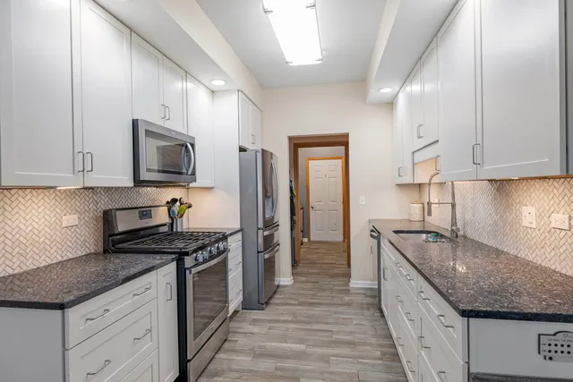 $444,000 | 9 Lake Katherine Drive, Palos Heights, IL 60463