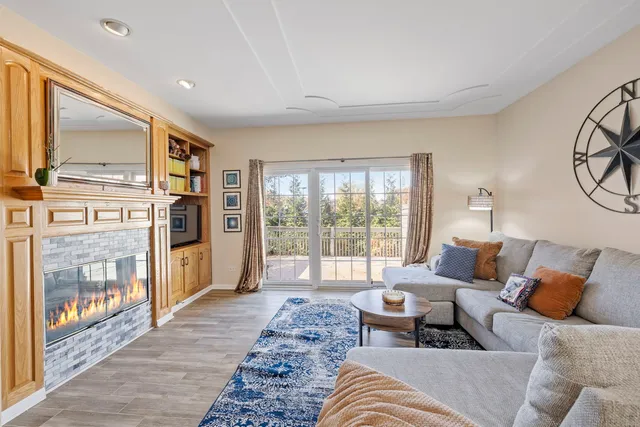 $444,000 | 9 Lake Katherine Drive, Palos Heights, IL 60463