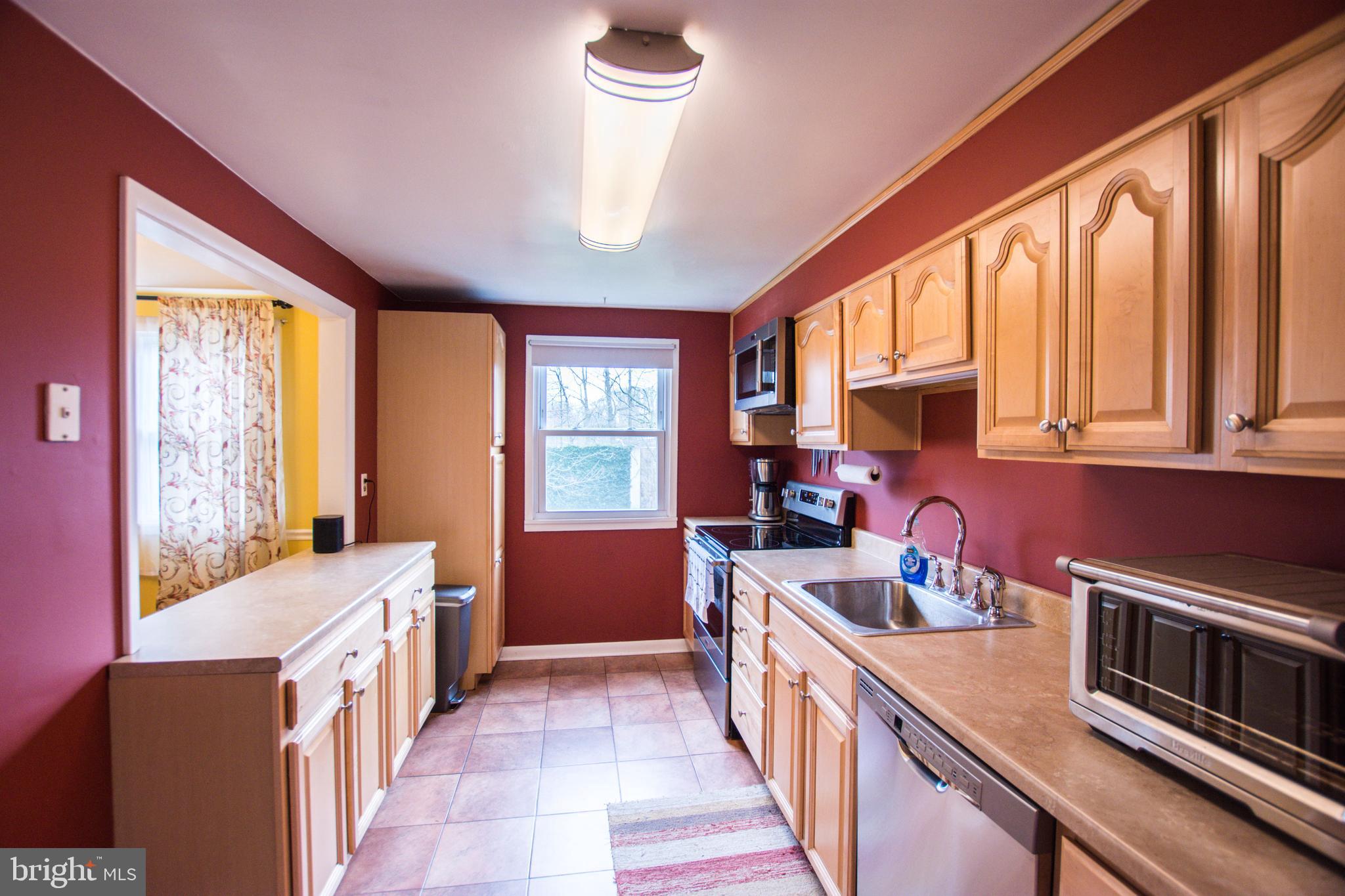 1019 Grovehill Road Halethorpe, MD 21227 - Photo 6 of 23