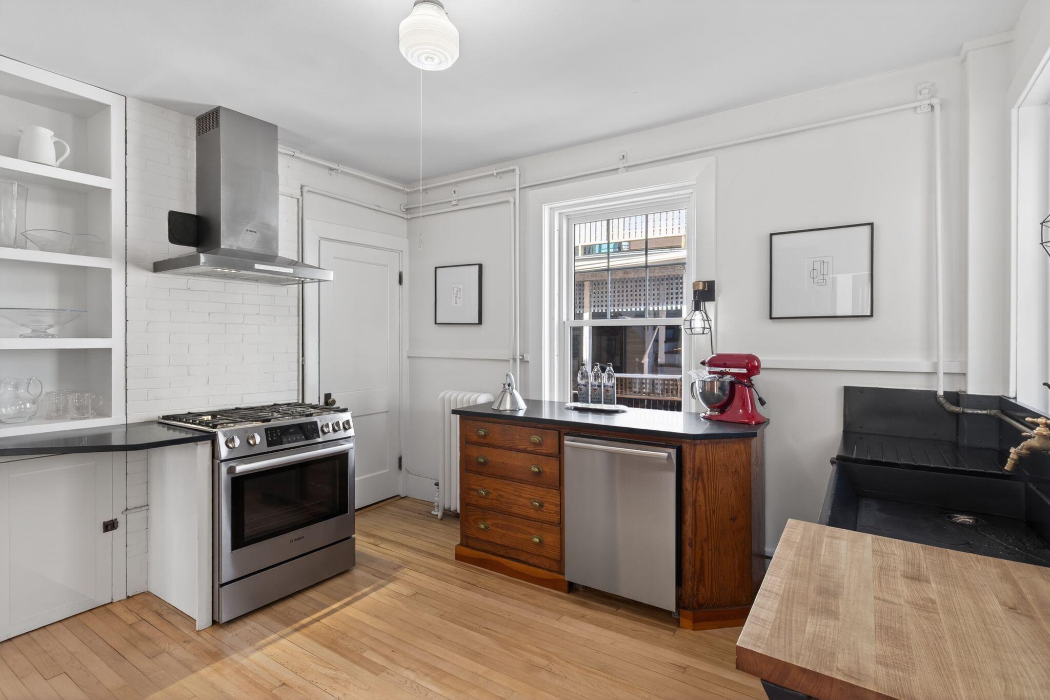 135 Brackett Street, Unit 7 Portland, ME 04102 - Photo 11 of 27 135_Bracket_St_064