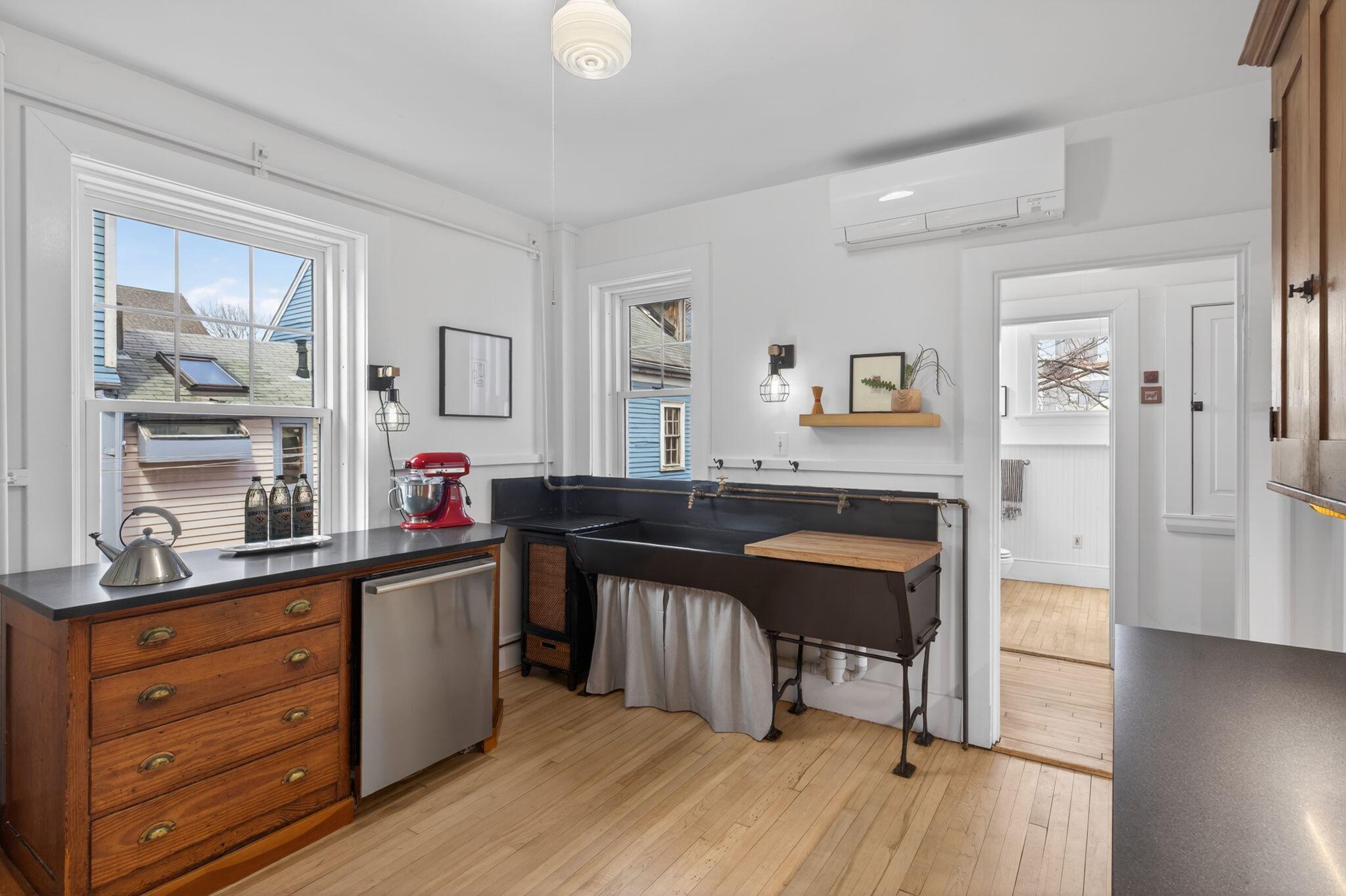 135 Brackett Street, Unit 7 Portland, ME 04102 - Photo 8 of 27 135_Bracket_St_055