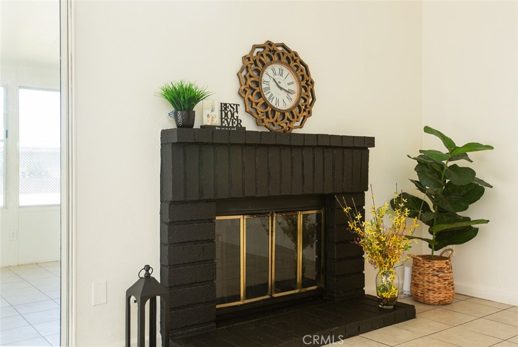 3790 Nut Tree Lane Riverside, CA 92501 - Photo 6 of 31 a vase of flowers sitting on a table