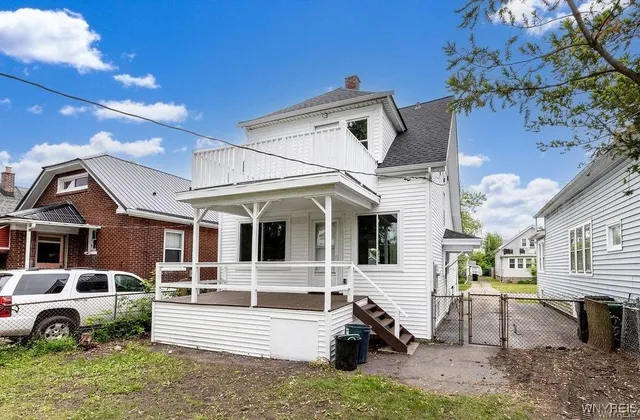 $295,000 | 52 Hawthorne Avenue, Tonawanda, NY 14223