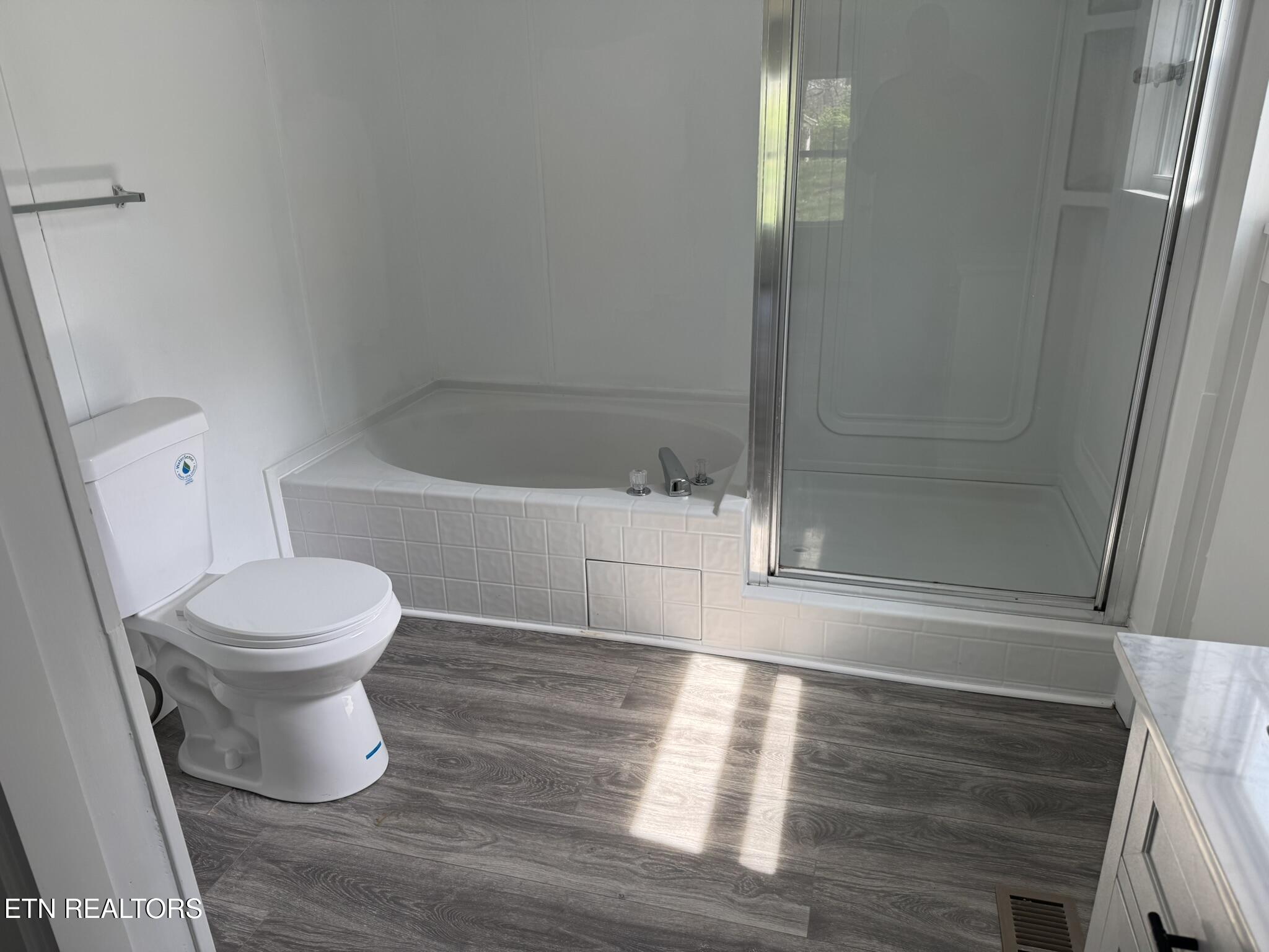 4414 Mission Road Southeast Knoxville, TN 37920 - Photo 11 of 19 11