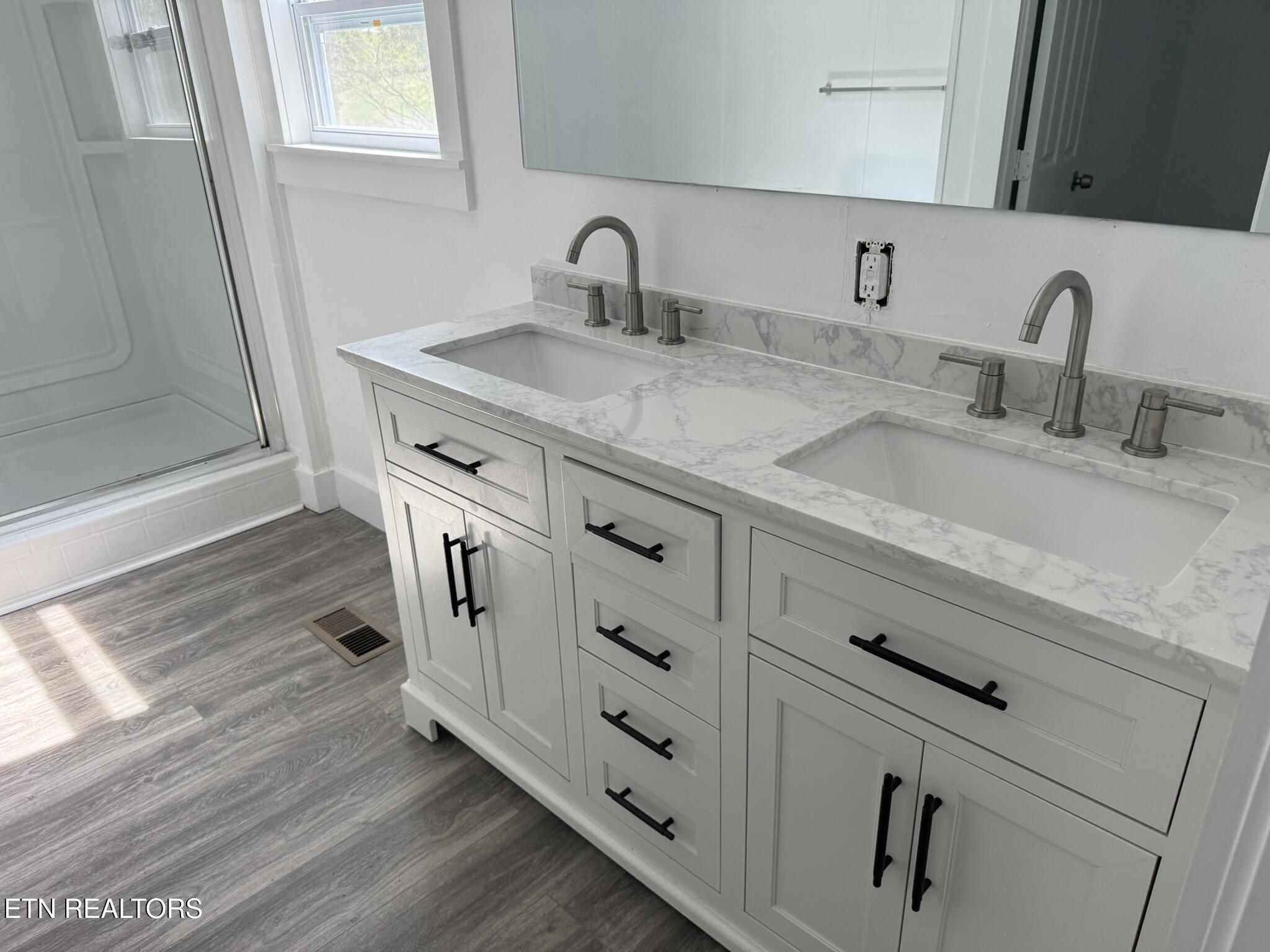 4414 Mission Road Southeast Knoxville, TN 37920 - Photo 12 of 19 12