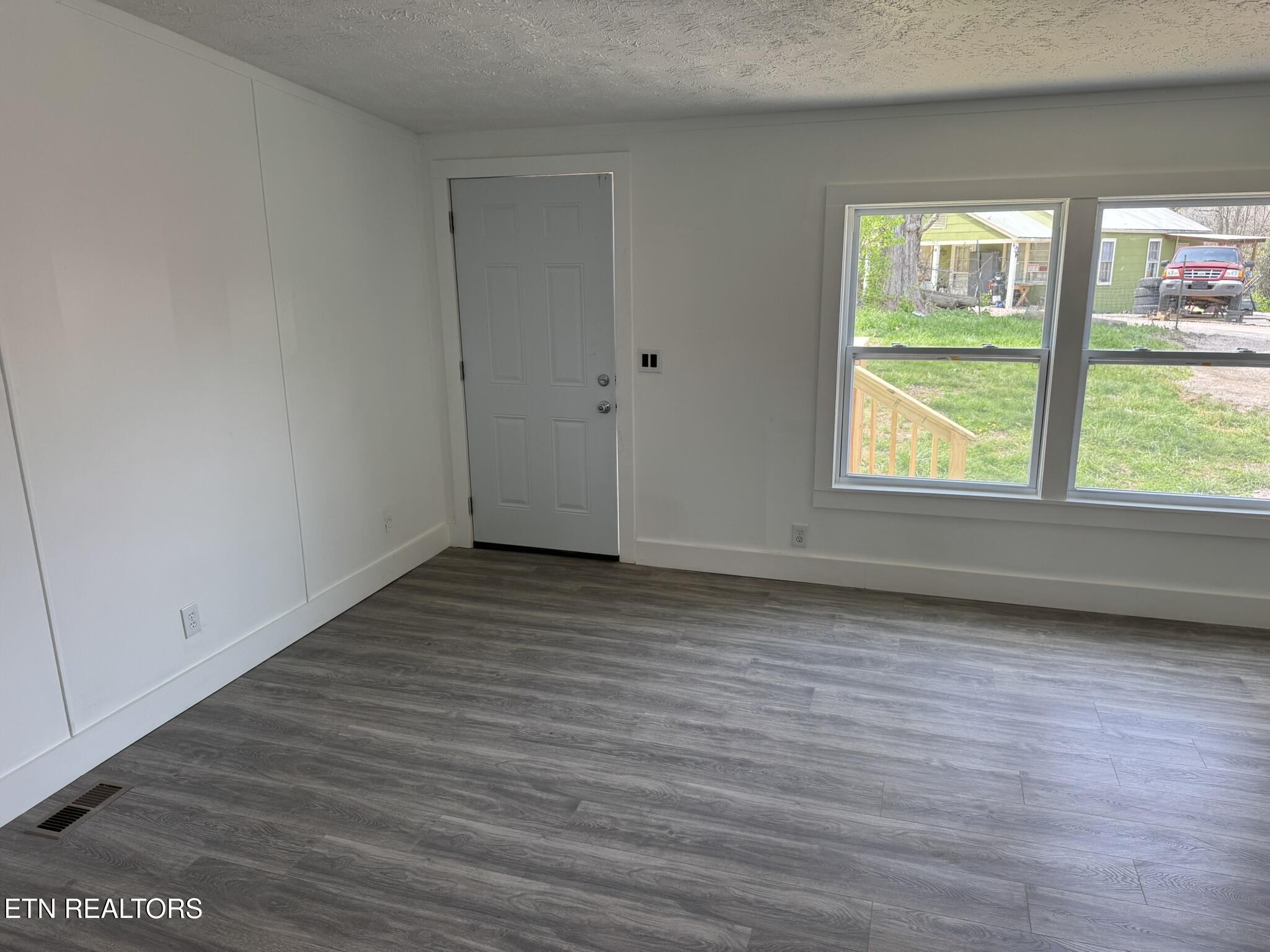 4414 Mission Road Southeast Knoxville, TN 37920 - Photo 2 of 19 2