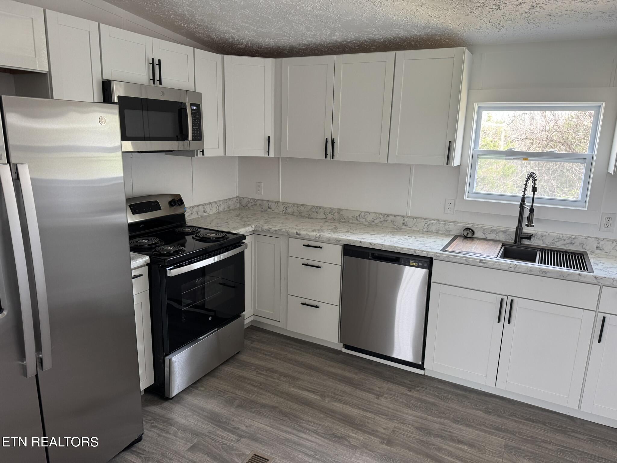 4414 Mission Road Southeast Knoxville, TN 37920 - Photo 4 of 19 4