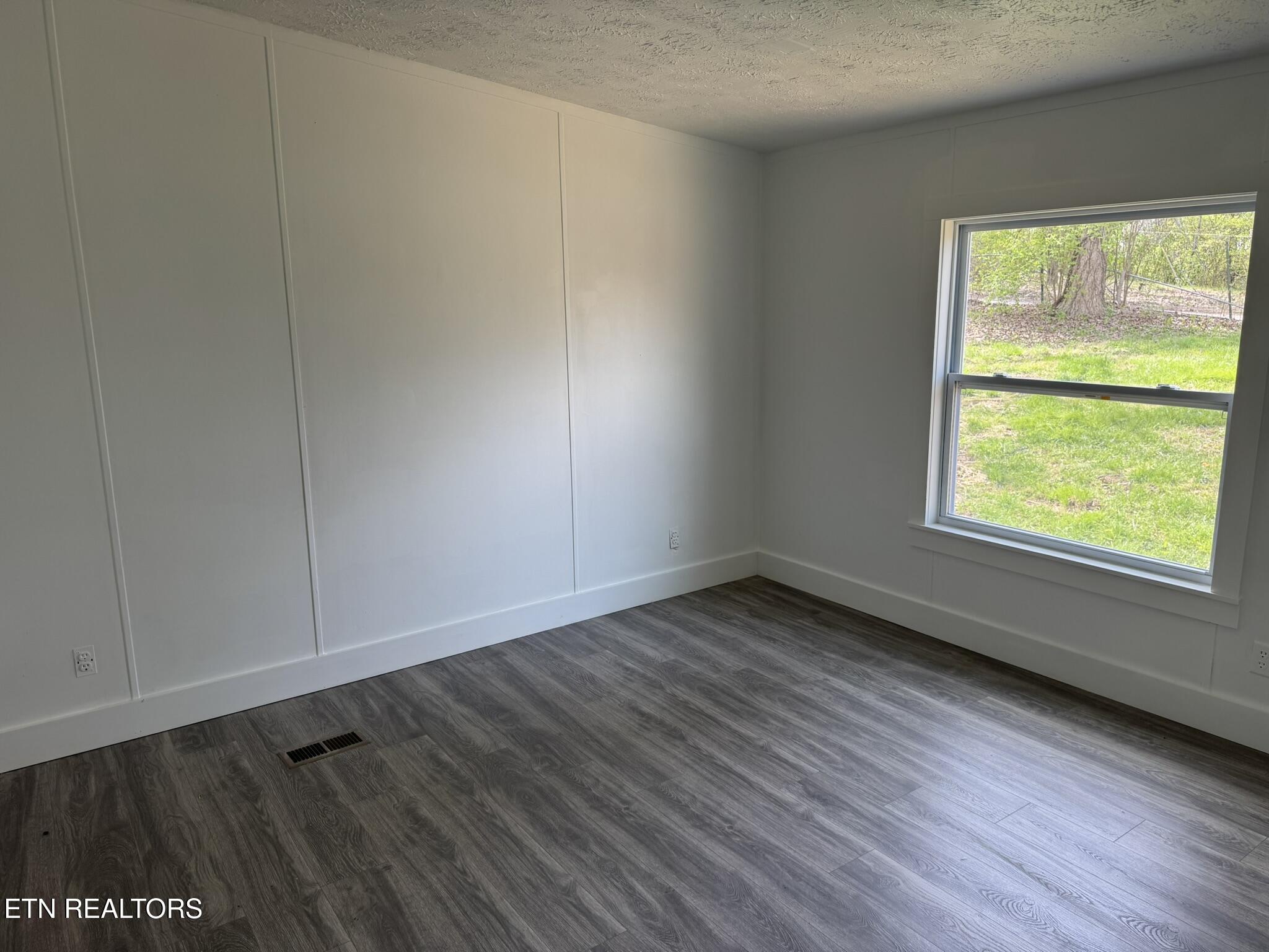 4414 Mission Road Southeast Knoxville, TN 37920 - Photo 7 of 19 7