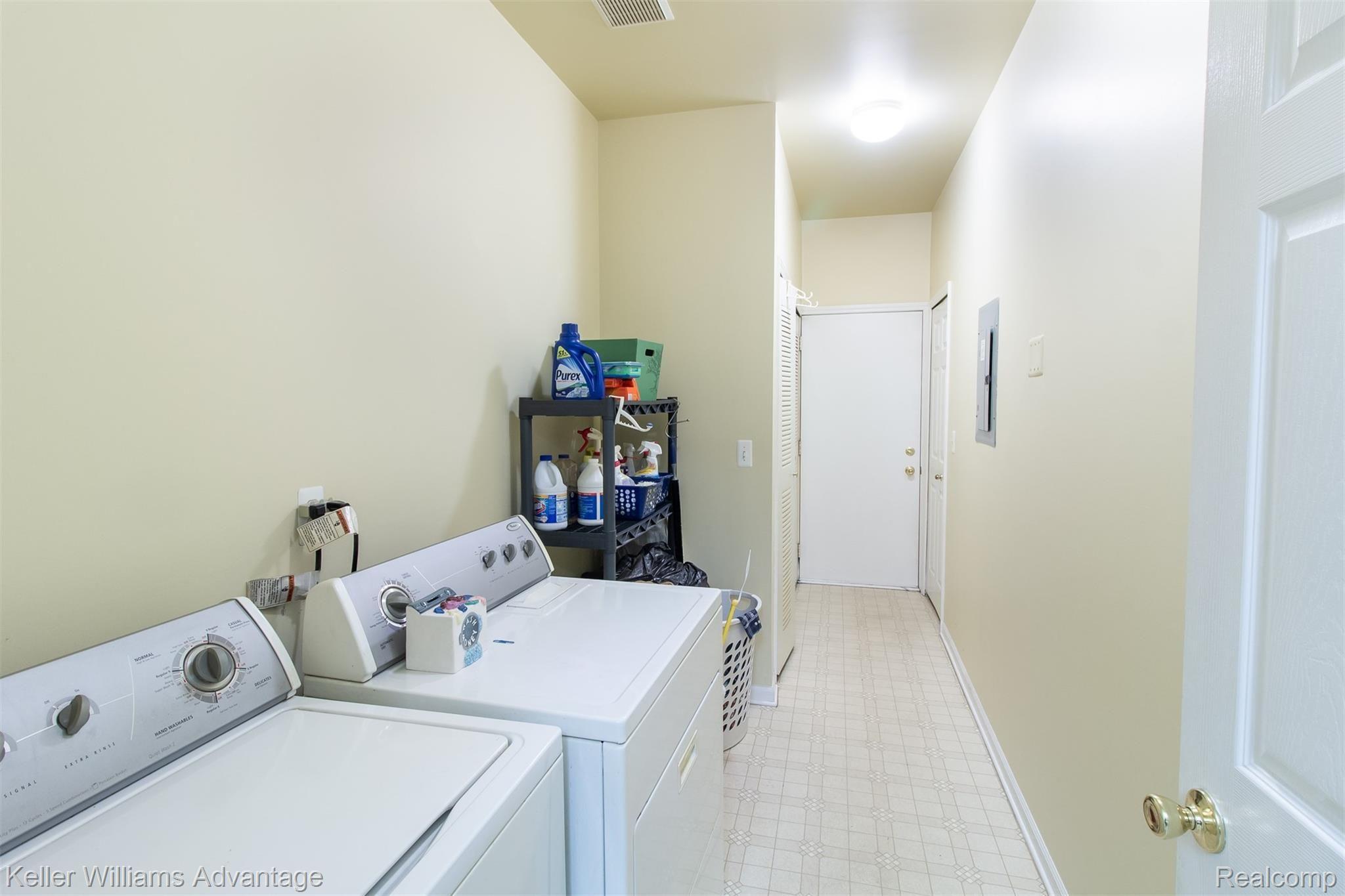 11760 Farmington Road Livonia, MI 48150 - Photo 13 of 24 FarmingtonRd_11760_Laundry.jpg
