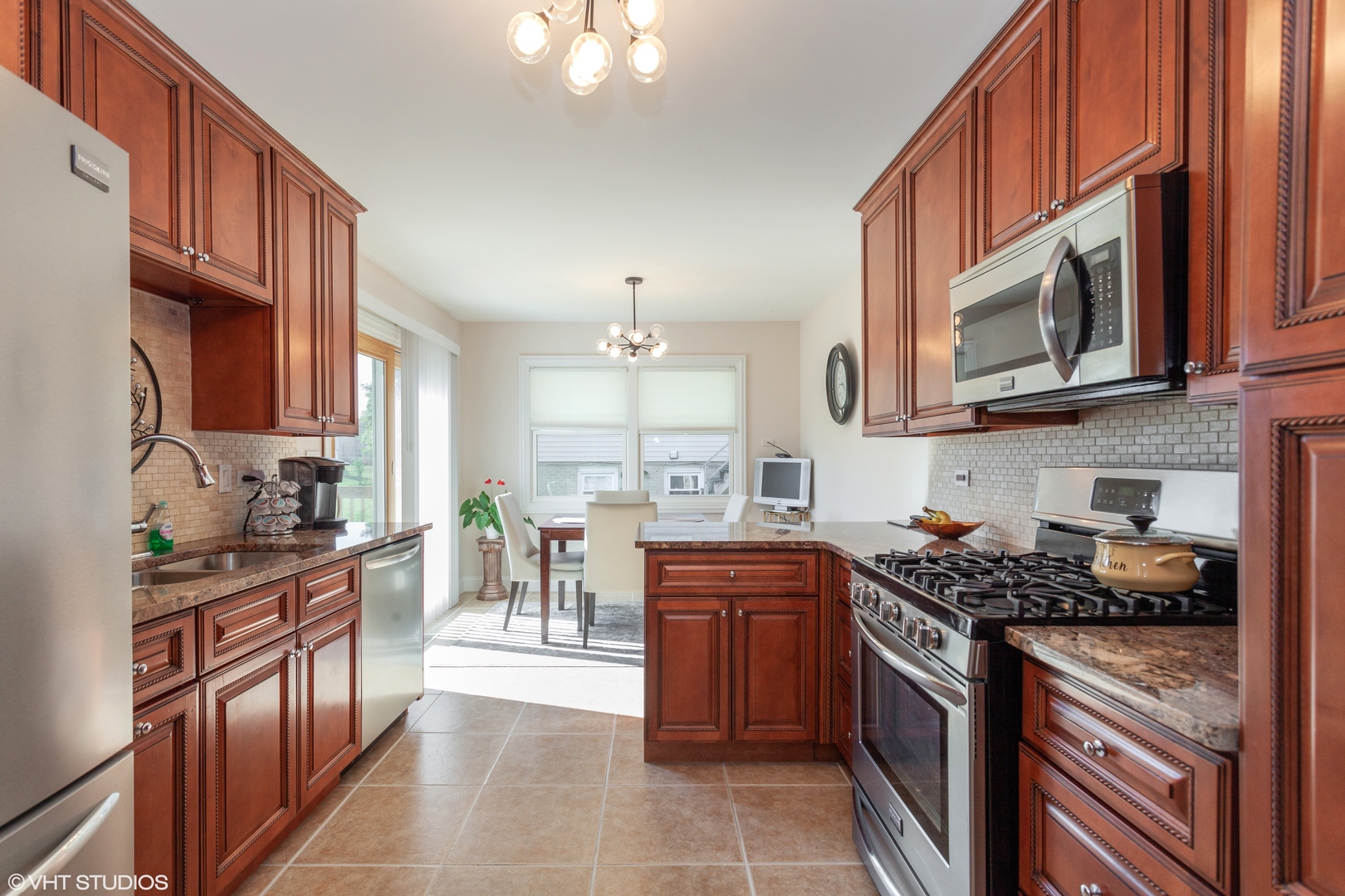 7121 Summit Road Darien, IL 60561 - Photo 8 of 22