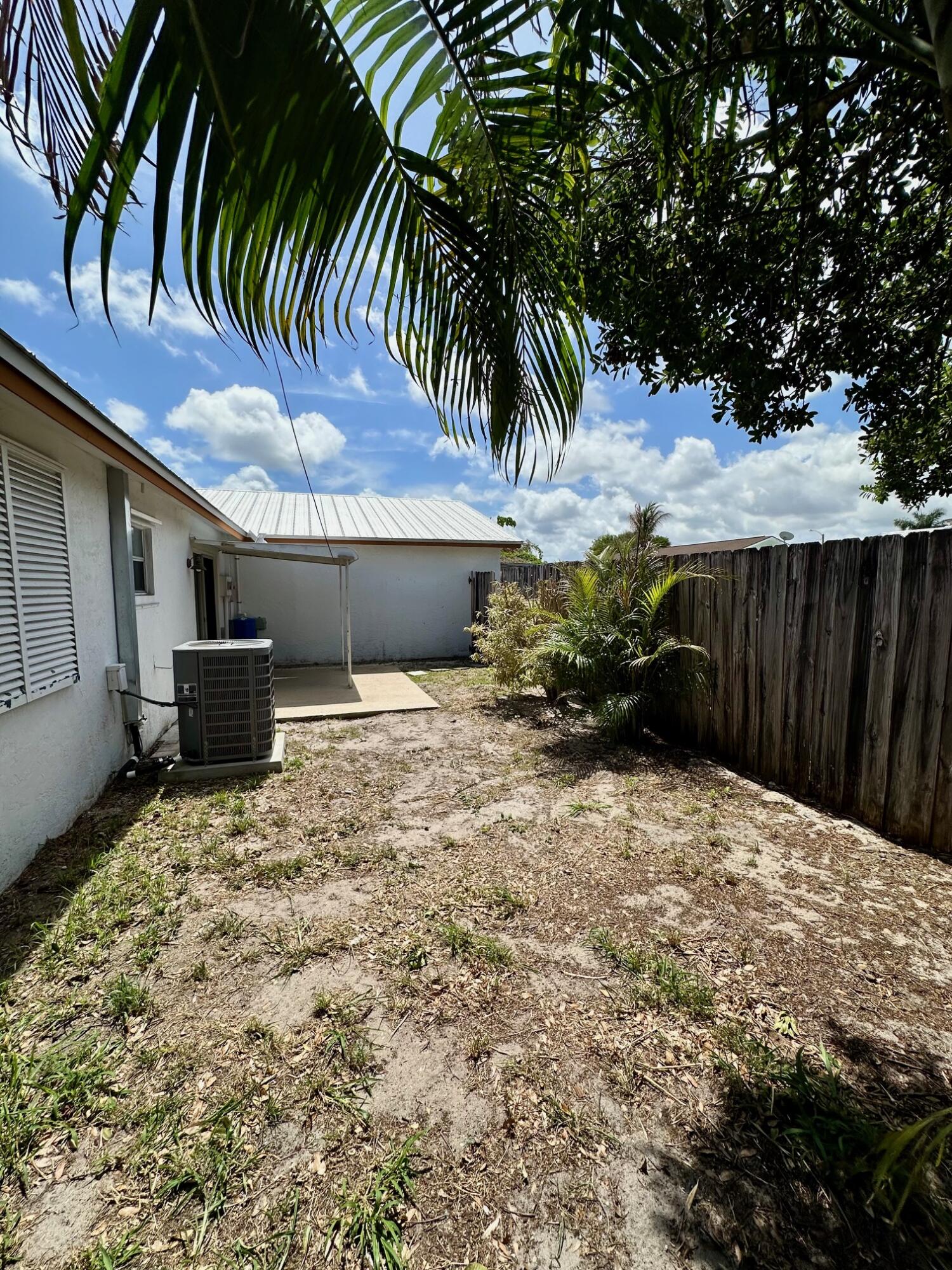 8698 Southeast Hobe Ridge Avenue Hobe Sound, FL 33455 - Photo 15 of 16 Fenced yard