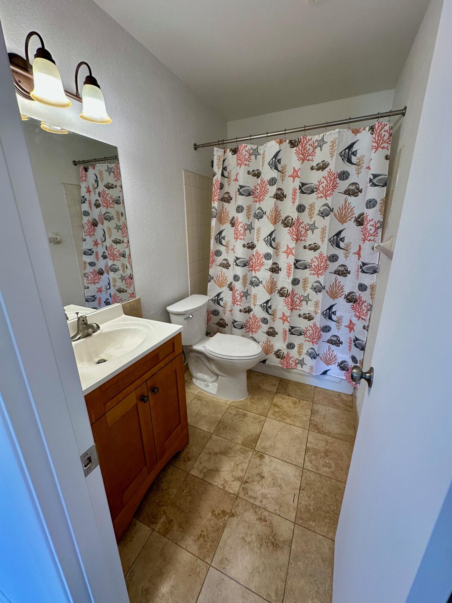 8698 Southeast Hobe Ridge Avenue Hobe Sound, FL 33455 - Photo 8 of 16 Bath/tub/shower