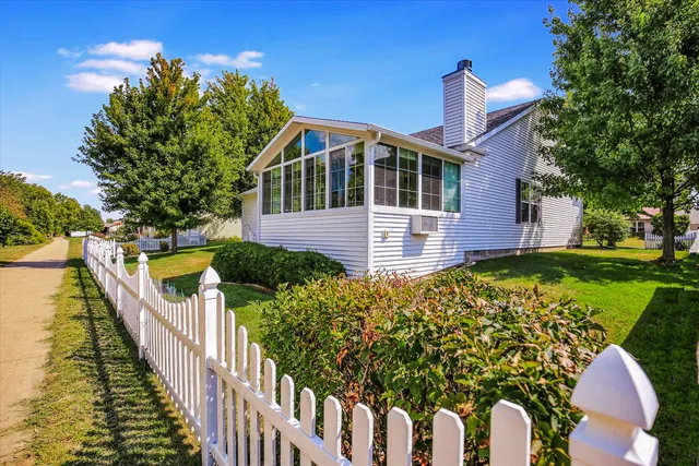 a view of a house with porch