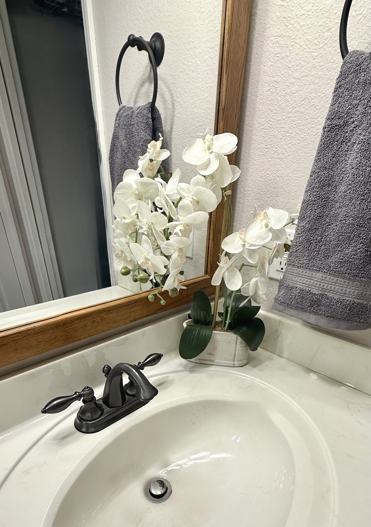 1606 East Marc Trail Urbana, IL 61802 - Photo 97 of 160 a bathroom with a sink and a mirror