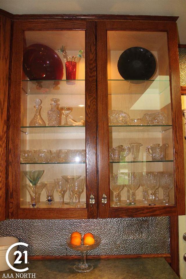 344 North Bailey Street Romeo, MI 48065 - Photo 6 of 26 Lighting in Cabinets