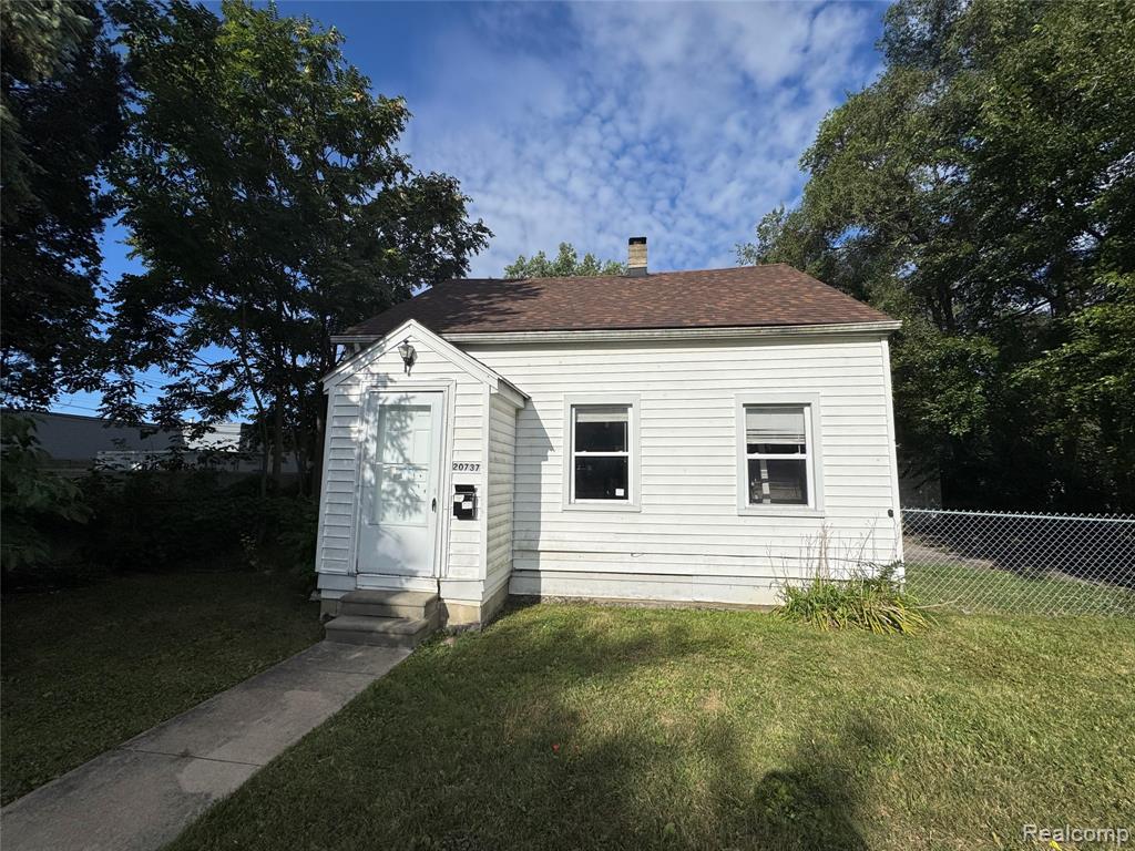 20737 Nummer Street Warren, MI 48089 - Photo 1 of 13