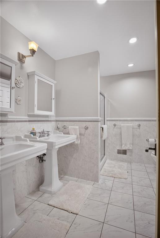 507 Farndale Road Pittsburgh, PA 15215 - Photo 36 of 49 Full bath lower level