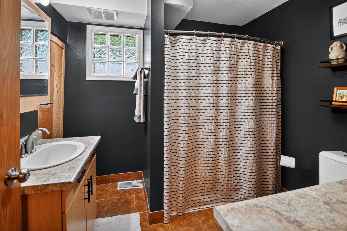 202 Oak Street Madison, WI 53704 - Photo 16 of 34